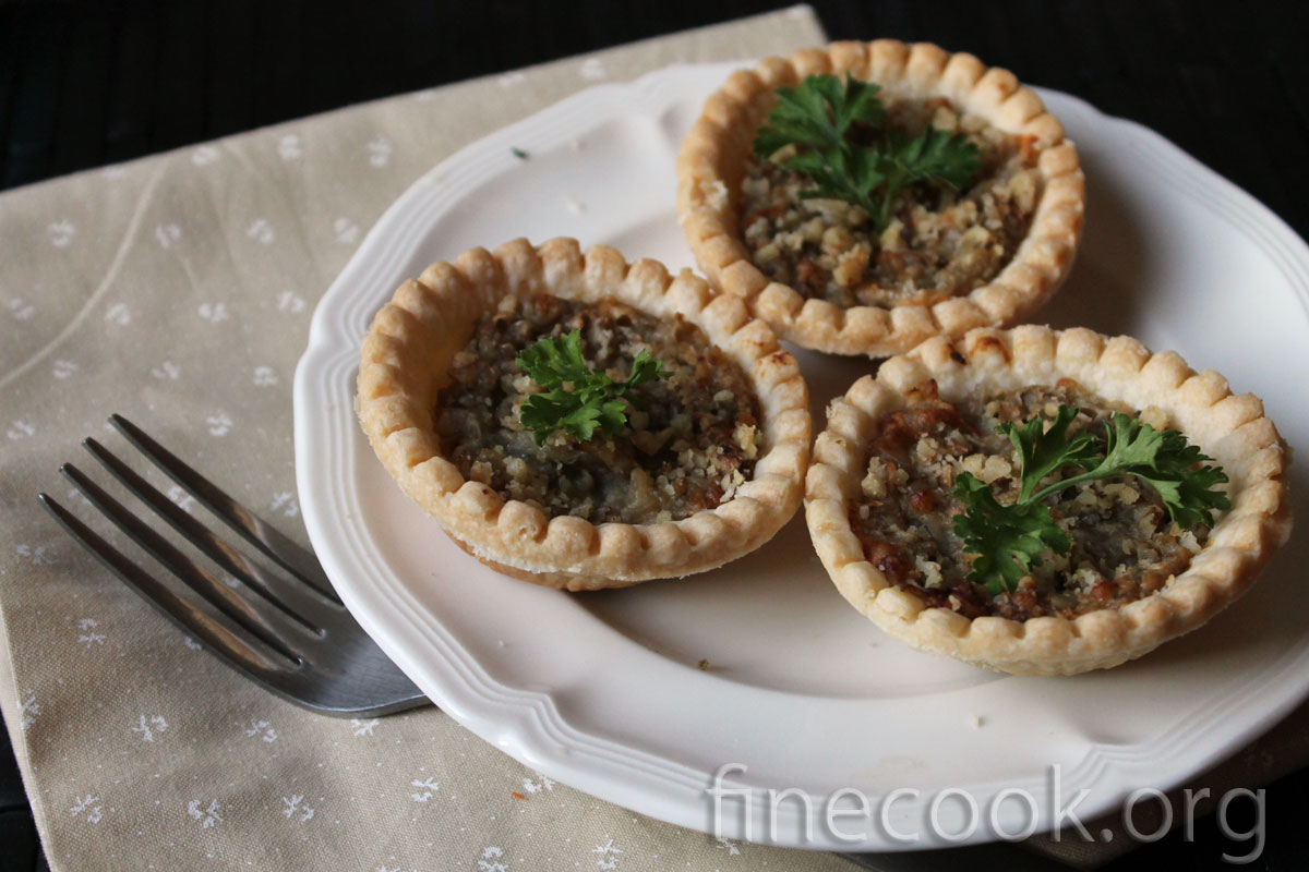 Тарталетки с яблоками, орехами и сыром с голубой плесенью Тарталетки с яблоками, орехами и сыром с голубой плесенью