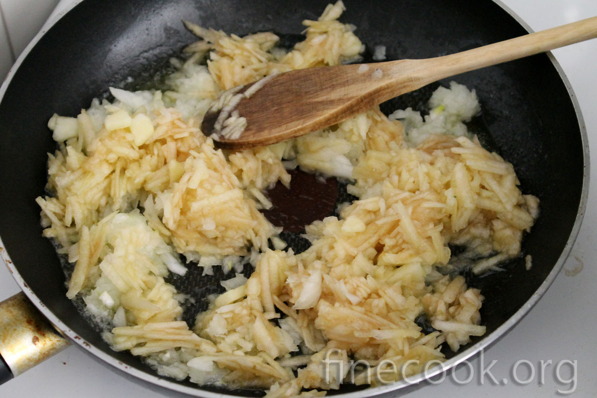 Тарталетки с яблоками, орехами и сыром с голубой плесенью Тарталетки с яблоками, орехами и сыром с голубой плесенью