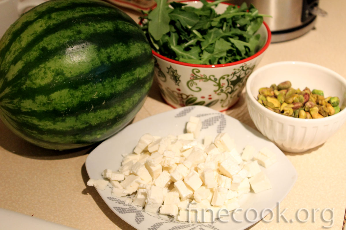 Тёплый салат с арбузом