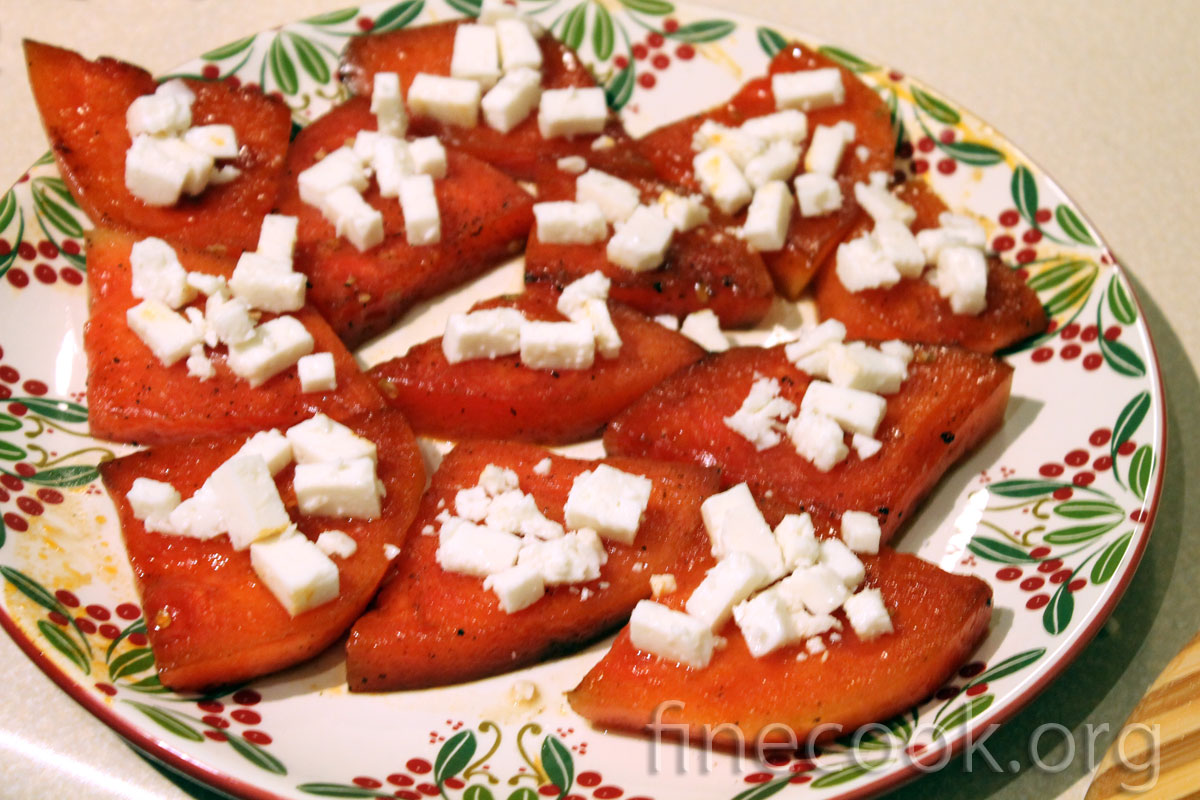 Тёплый салат с арбузом