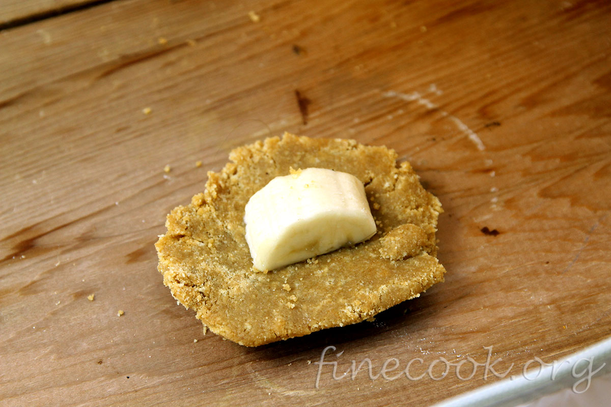 Десерт с банановой начинкой