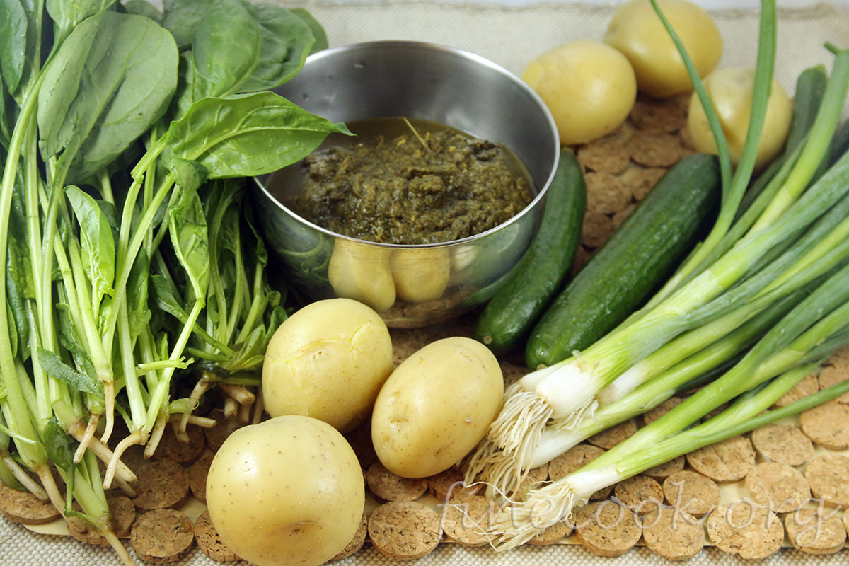 Холодные зелёные щи