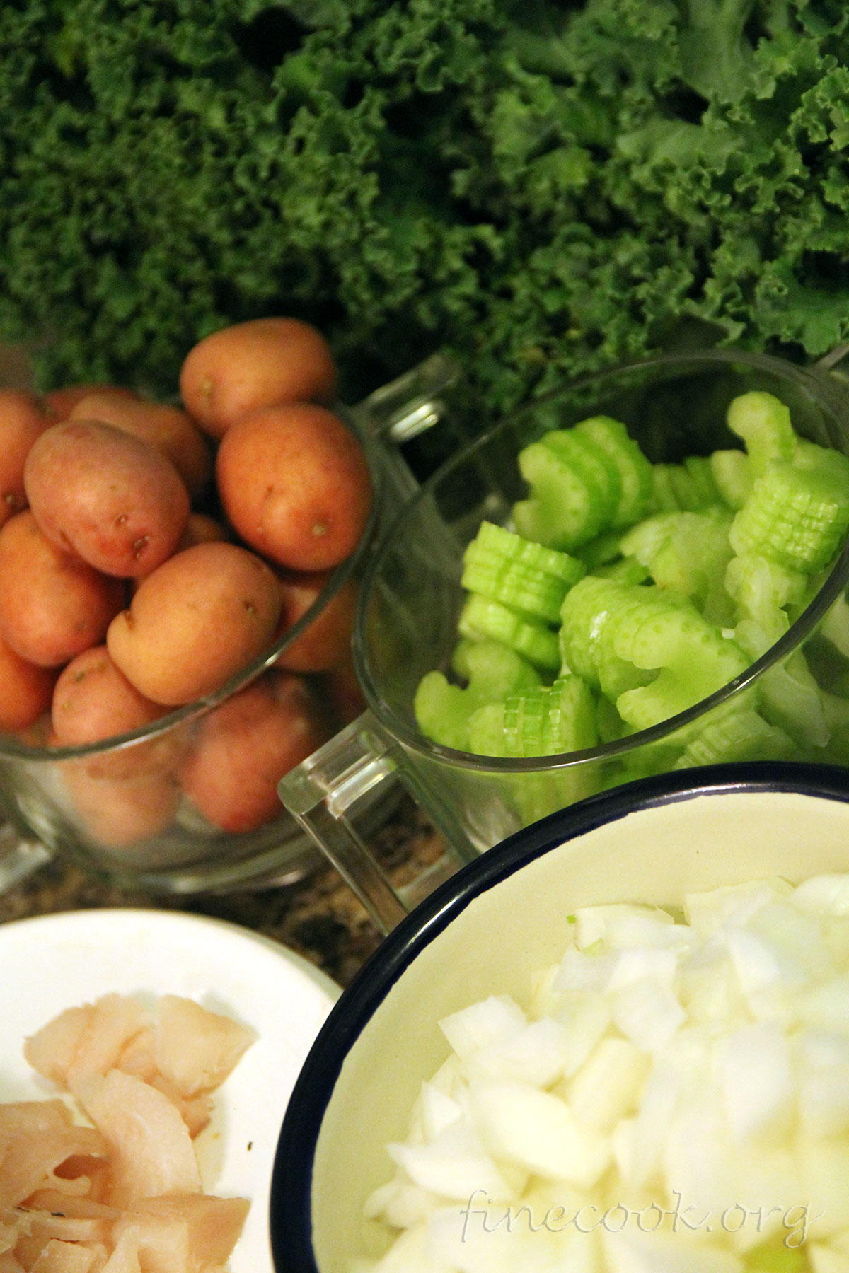 Суп-чаудер с кале и треской