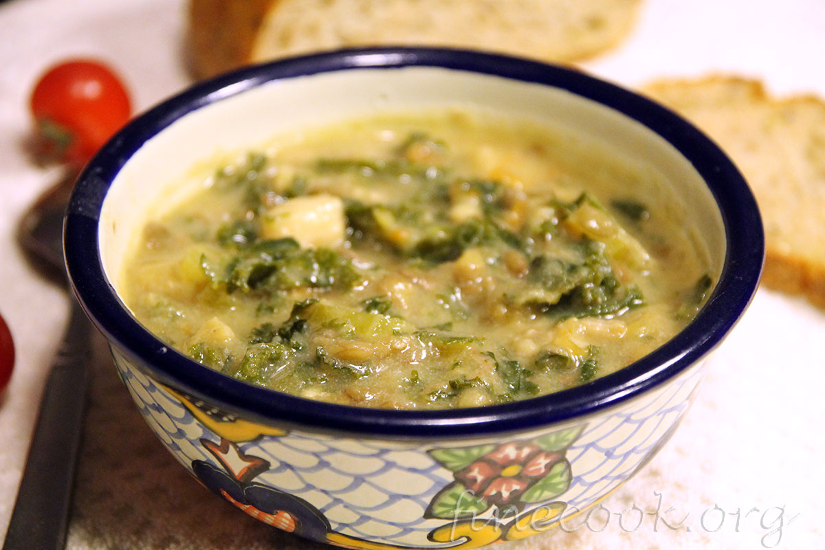 Суп-чаудер с кале и треской