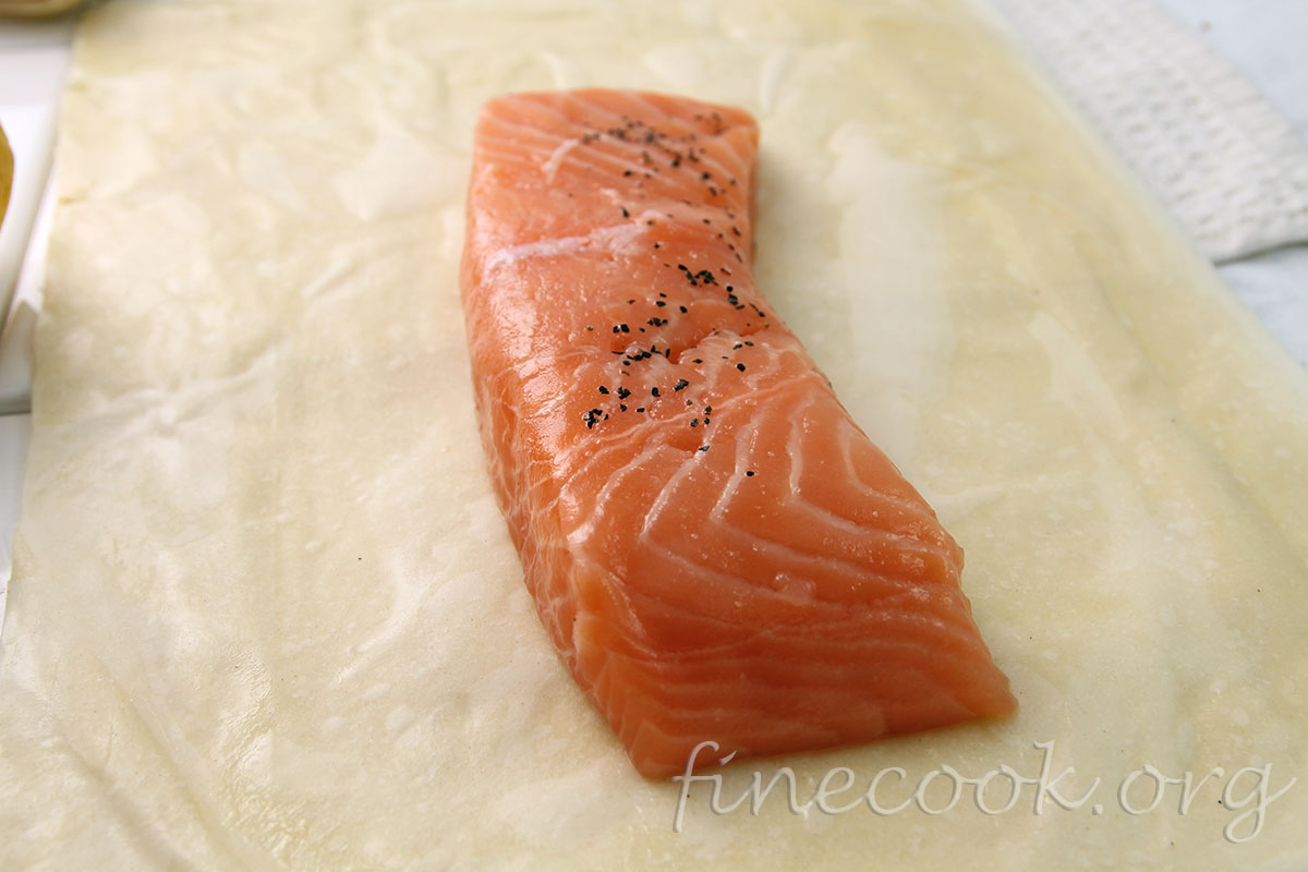 Лосось в слоёном тесте