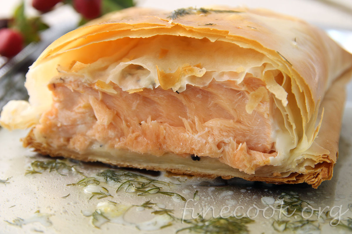 Лосось в слоёном тесте