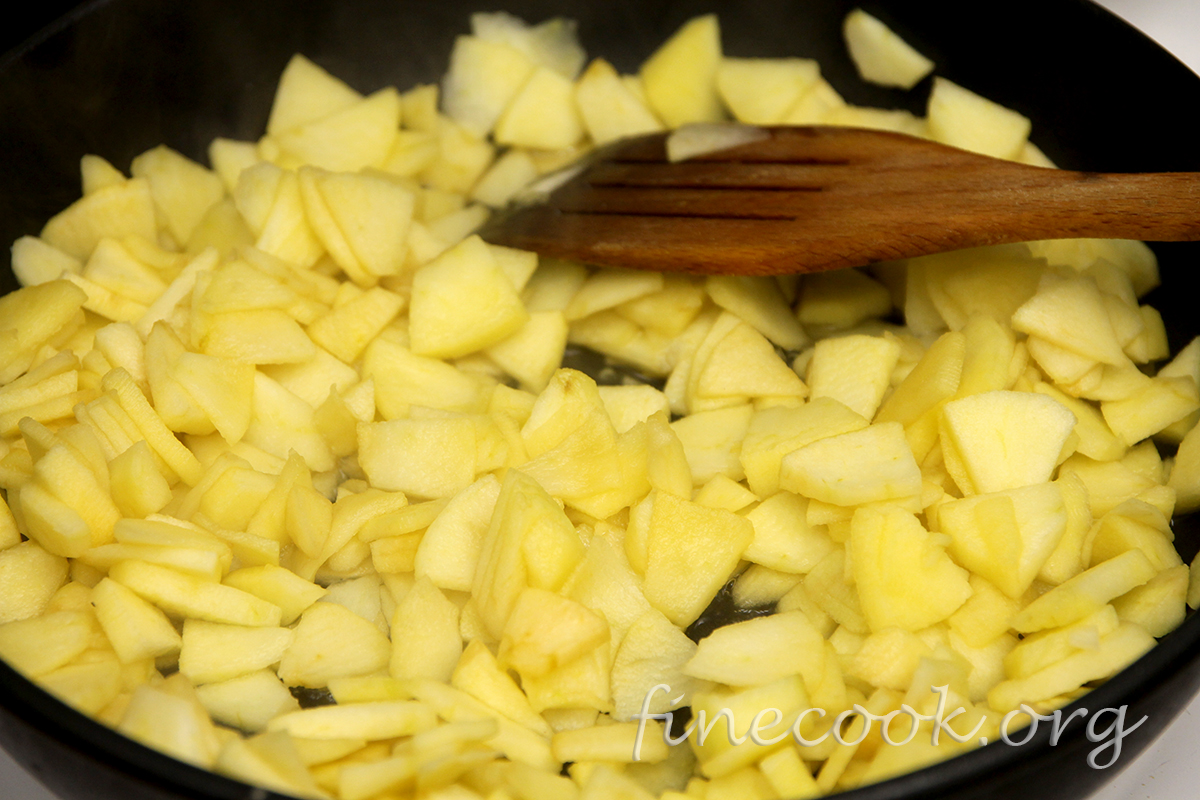 Дрожжевой рулет с яблоками и орехами Дрожжевой рулет с яблоками и орехами