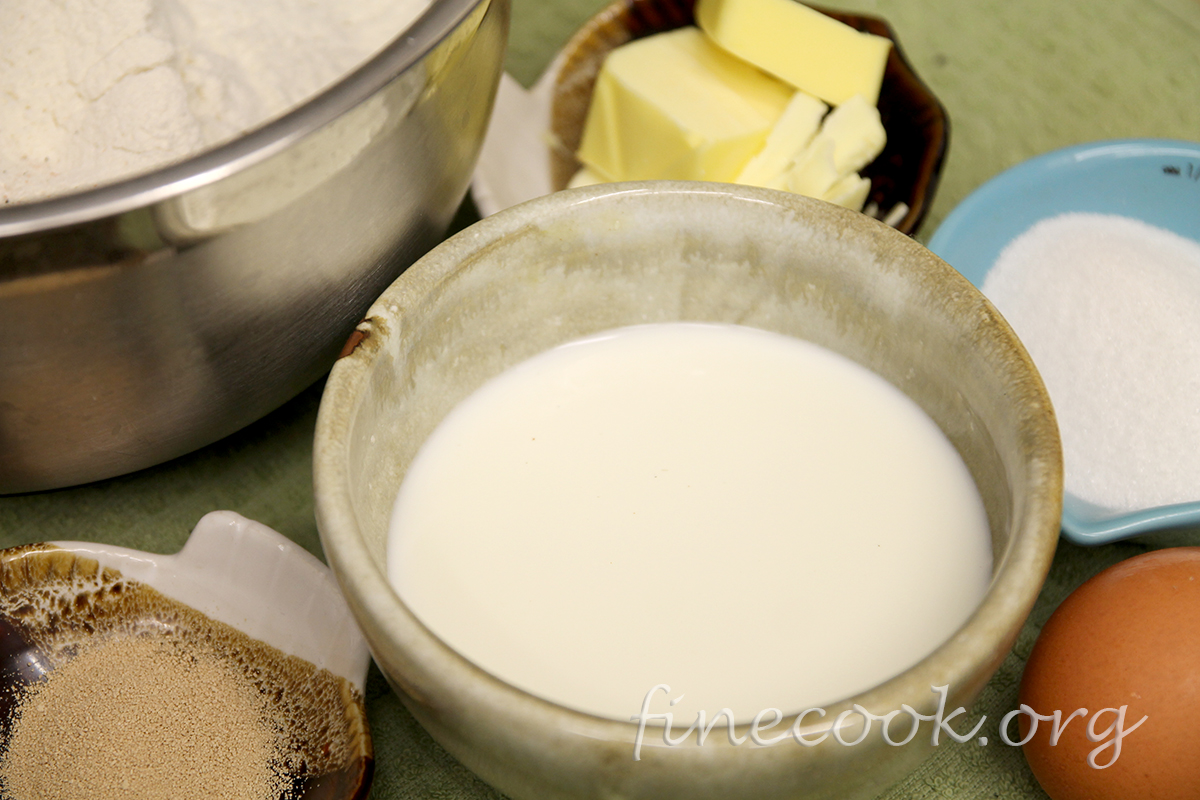 Дрожжевой рулет с яблоками и орехами Дрожжевой рулет с яблоками и орехами